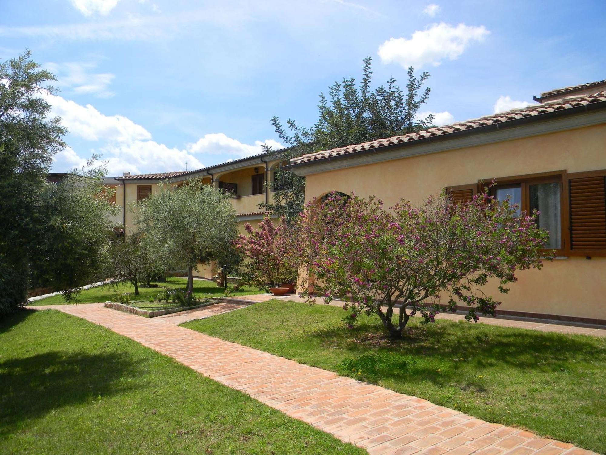 Relais Fenicottero Rosa Guest House Porto Taverna Exterior photo