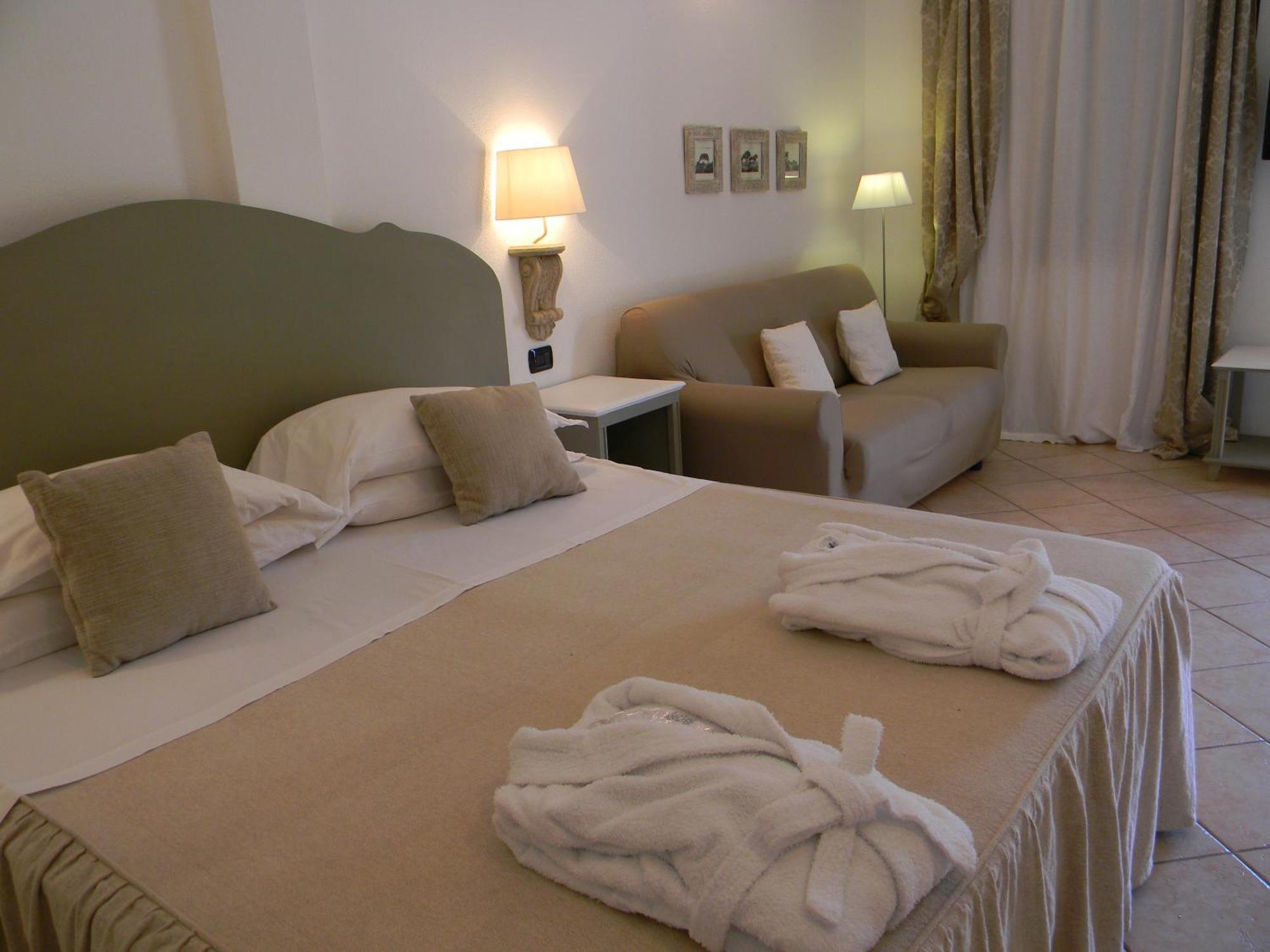 Relais Fenicottero Rosa Guest House Porto Taverna Room photo