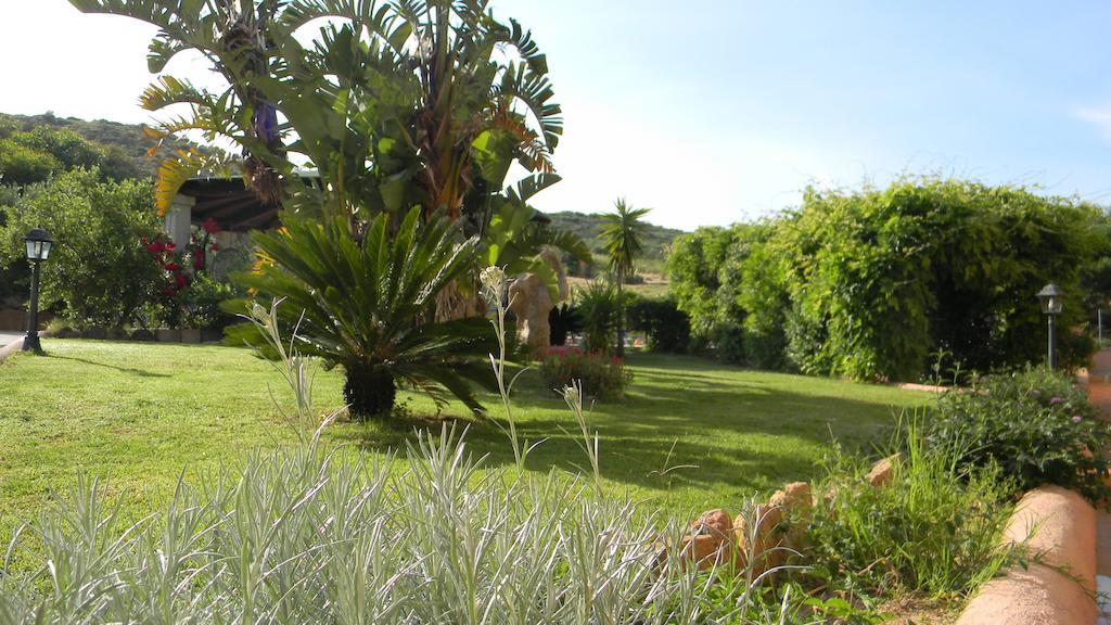 Relais Fenicottero Rosa Guest House Porto Taverna Exterior photo