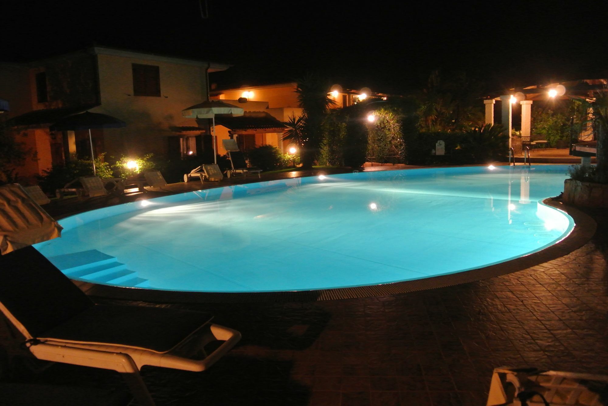 Relais Fenicottero Rosa Guest House Porto Taverna Exterior photo