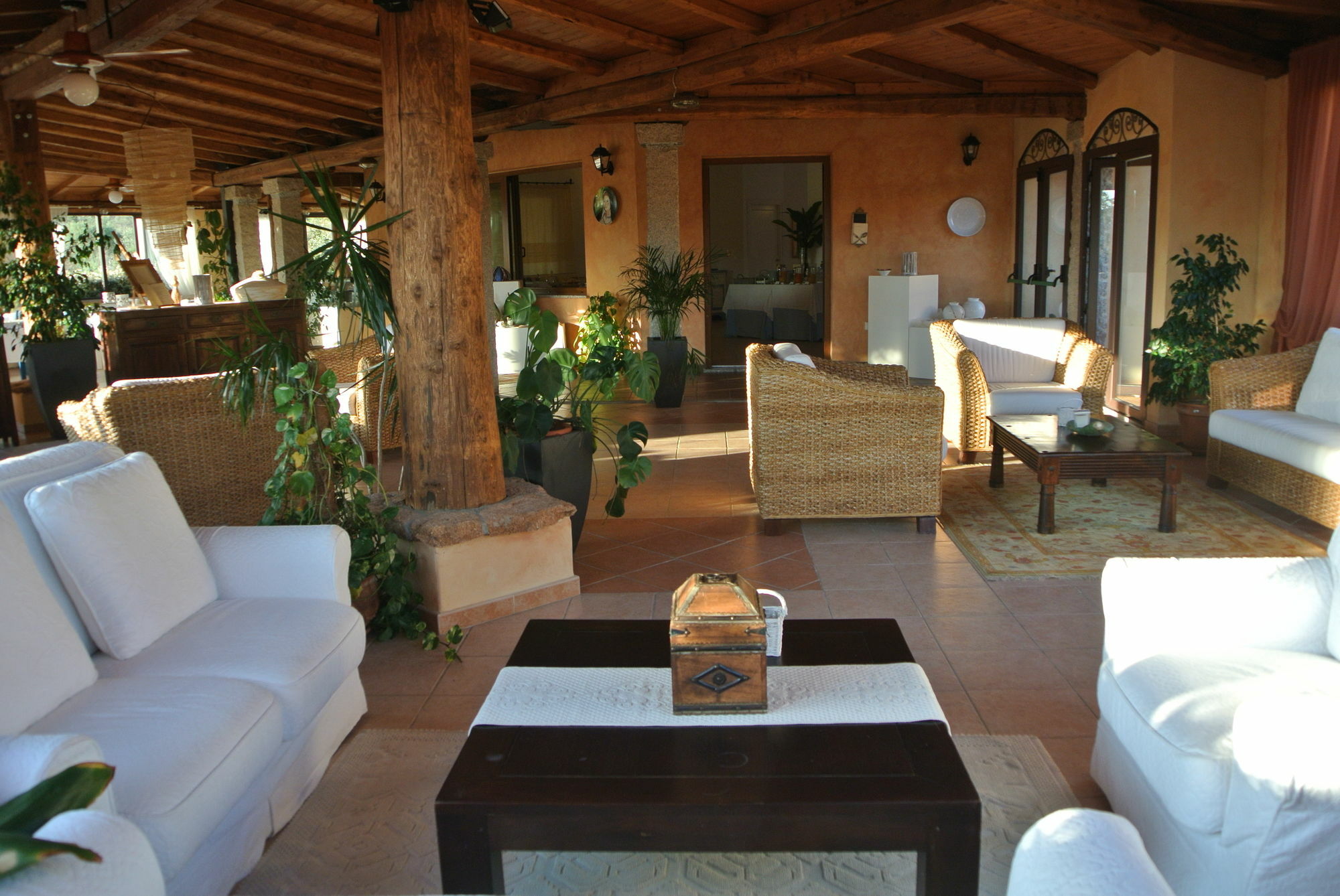 Relais Fenicottero Rosa Guest House Porto Taverna Exterior photo